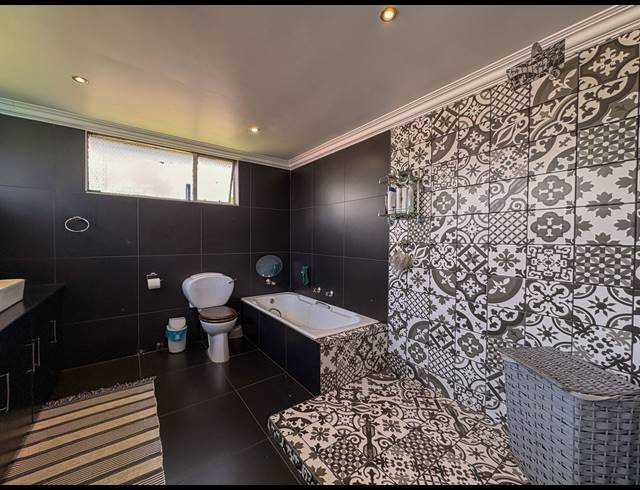 5 BEDROOM HOUSE FOR SALE IN BRAKPAN CENTRAL